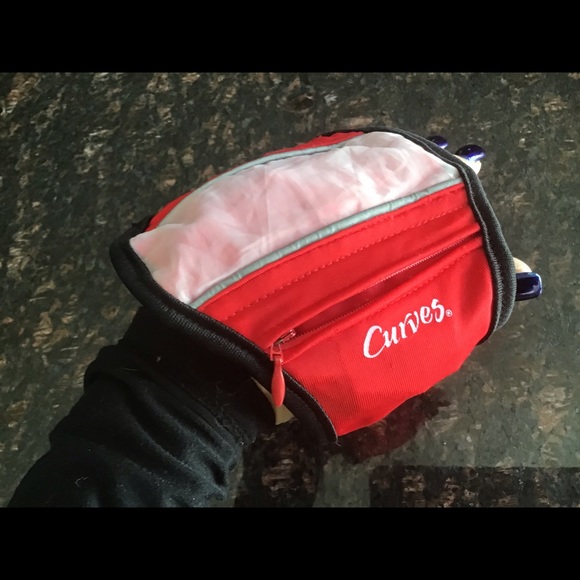 CURVES Armband for Phone, Money or ID When Working Out - Picture 3 of 6